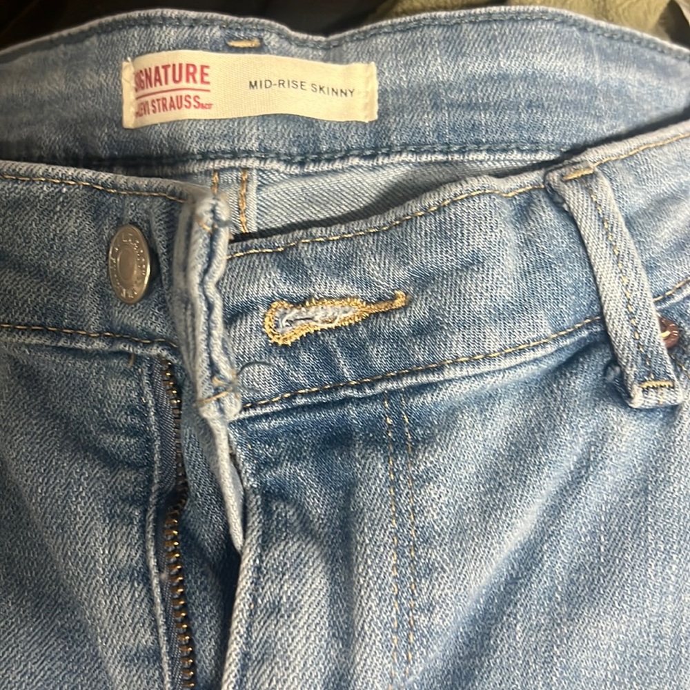 Signature Levi Strauss Mid-Rise Skinny 14S